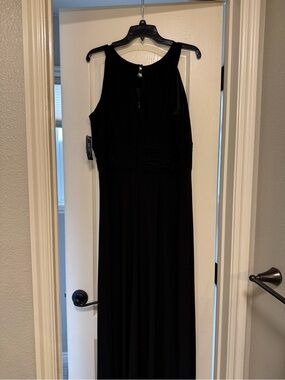 Black formal dress perfect for a wedding, prom, or a black tie event.